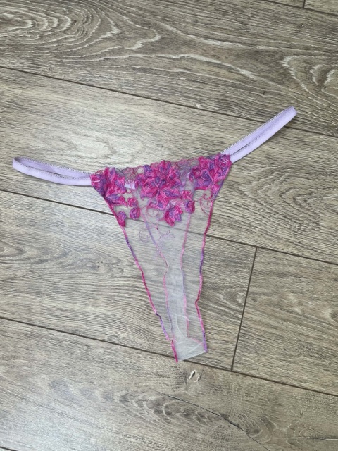 Przezroczyste stringi